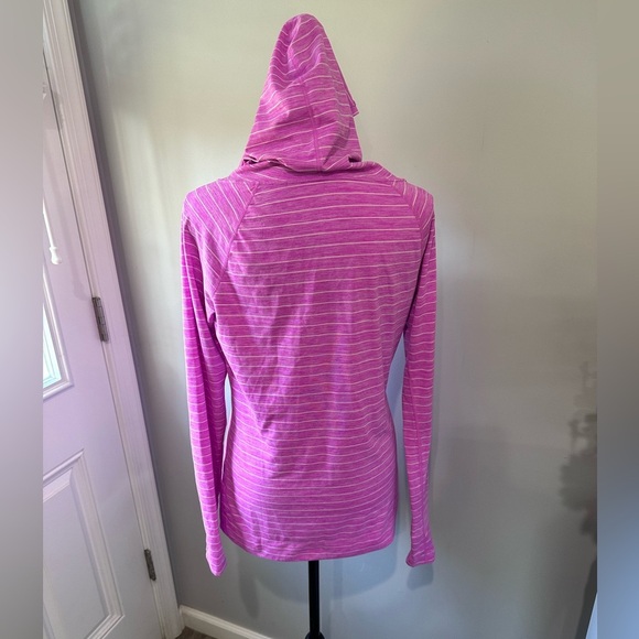 🌷GapFit Women’s Hooded Shirt - Pink w/ White Stripes - Size Small - Picture 6 of 11